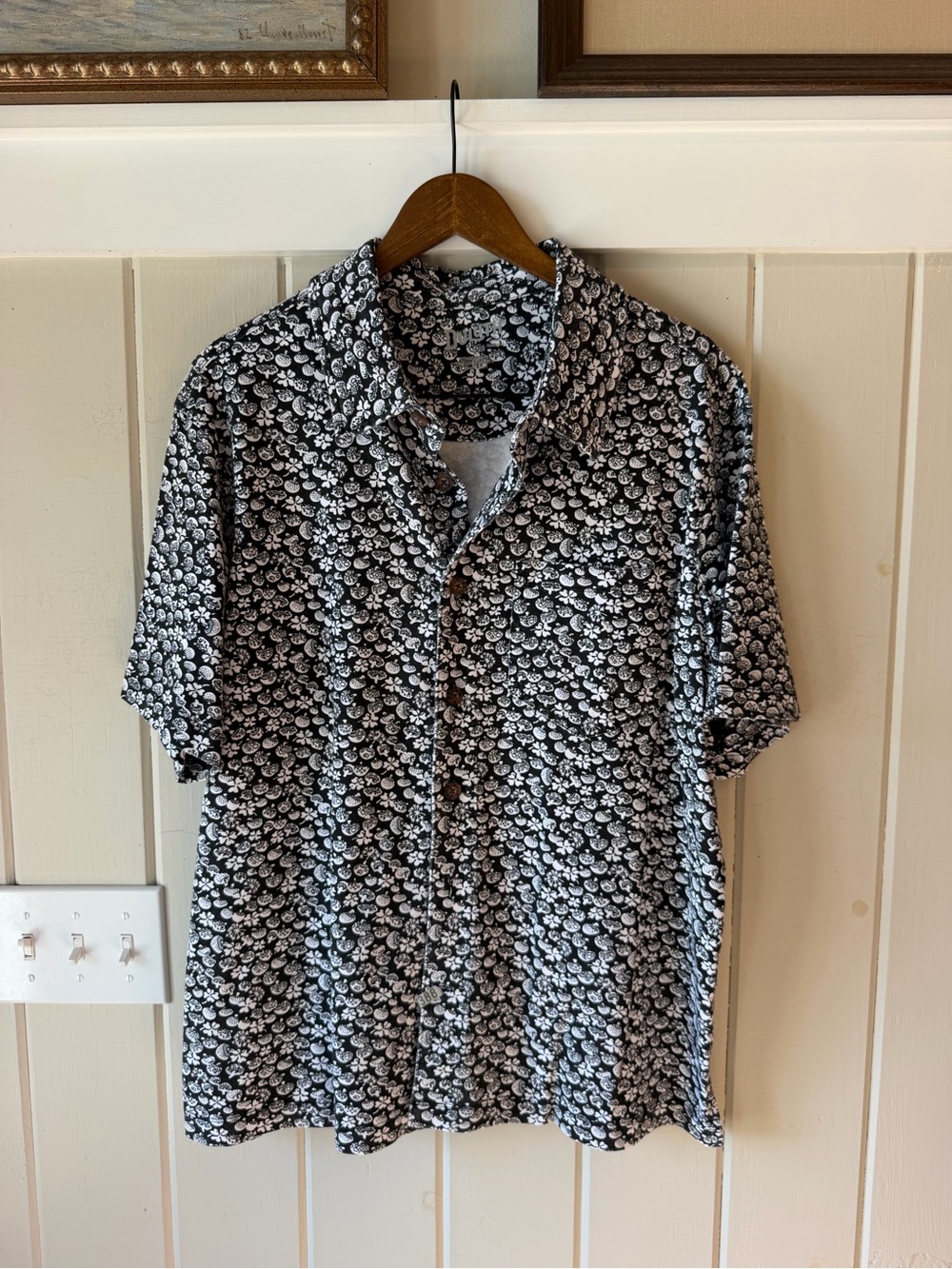 Duluth Black & White Short-Sleeve Button-Down, Mushroom Pattern,Size Large, NWOT